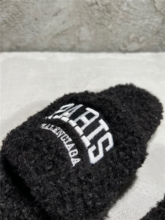 BLCG SLIPPERS